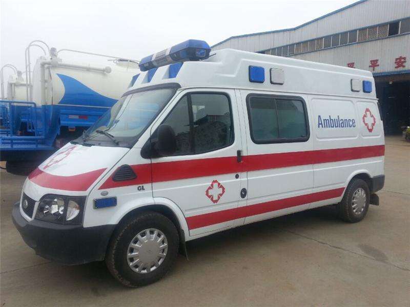 救護車和醫(yī)療車有什么區(qū)別？救護車廠家專業(yè)為你解答。01